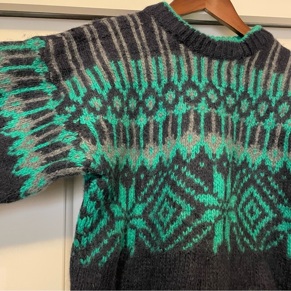 Urban Renewal 100% Wool Sweater Green Snowflake Pattern Navy Blue M Vintage - Picture 3 of 7